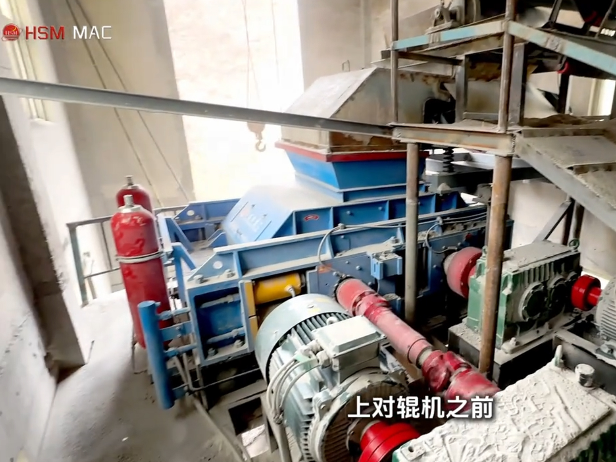 洛陽金礦破碎用對輥破碎機生產(chǎn)現(xiàn)場